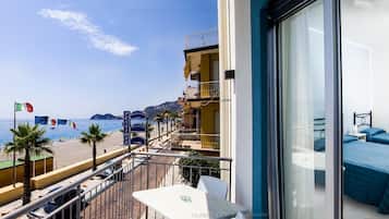 Basic Double or Twin Room, Balcony, Courtyard View | Balcony