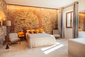 Apartment, 1 Queen Bed with Sofa bed, Garden View | Down comforters, free cribs/infant beds, free WiFi, bed sheets - Agriturismo Il Serraglio (Montepulciano)