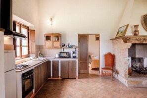Villa, 2 habitaciones, 2 baños | Cocina privada | Frigorífico, máquina de café espresso y cafetera o tetera