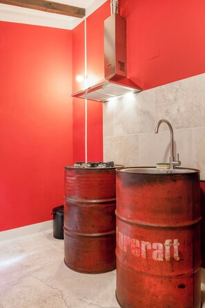 Apartamento de diseño, 1 cama doble | Zona de estar | Una televisión de pantalla plana