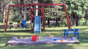 Zona de juegos infantil al aire libre