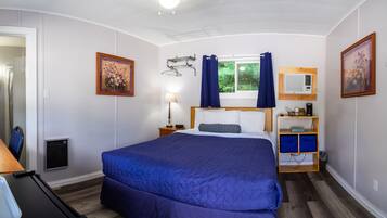 Chambre Simple | Rideaux occultants, fer et planche à repasser, lits bébé (en supplément)