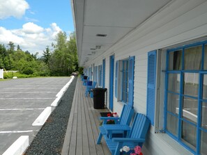 Terrace/patio - Belle Isle Motel (Bar Harbor)