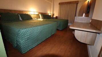 Apartamento Familia Standard | Frigobar, cofres nos quartos, escrivaninha, cortinas blackout