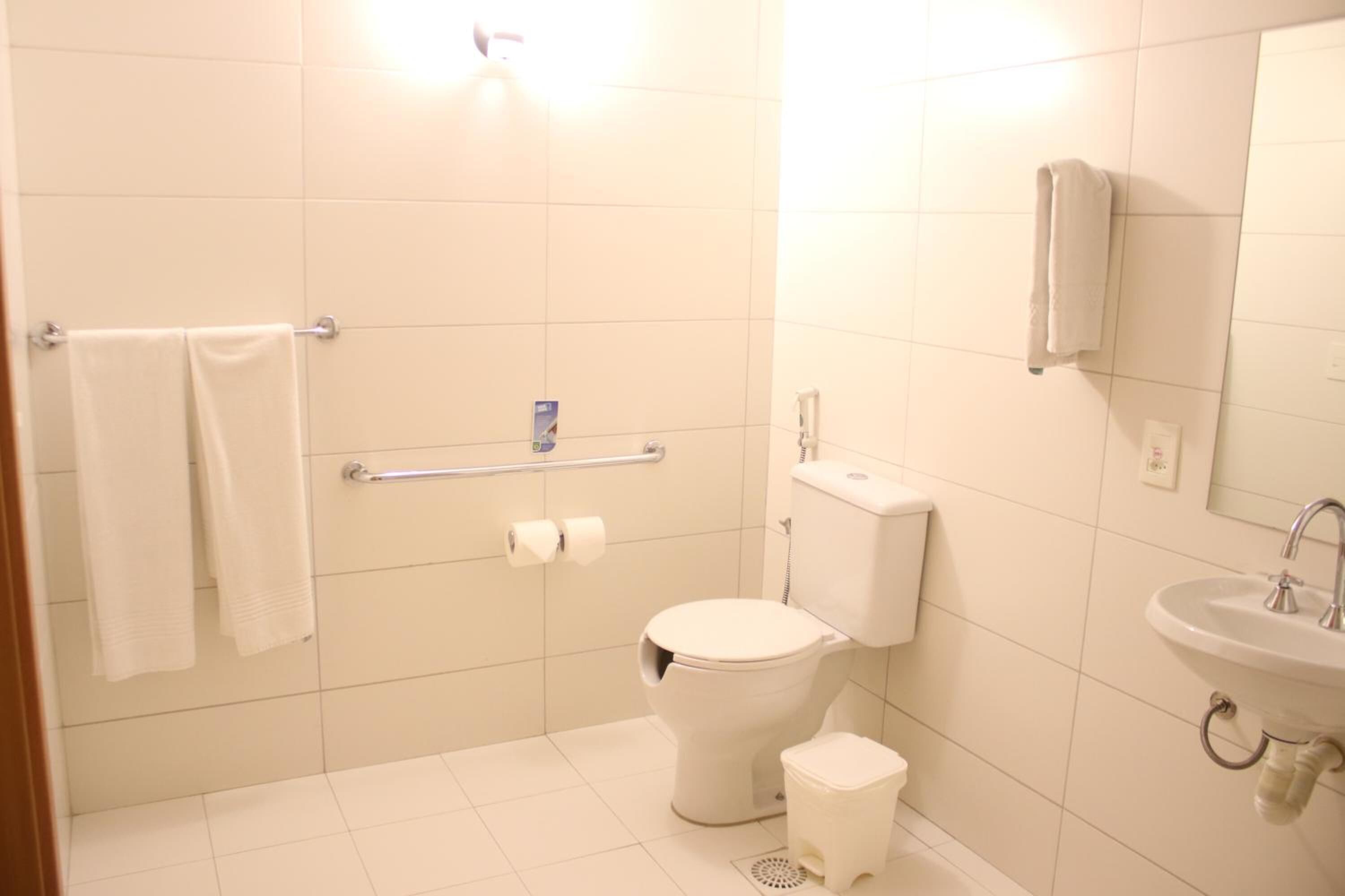 shower, rainfall showerhead, free toiletries, hair dryer