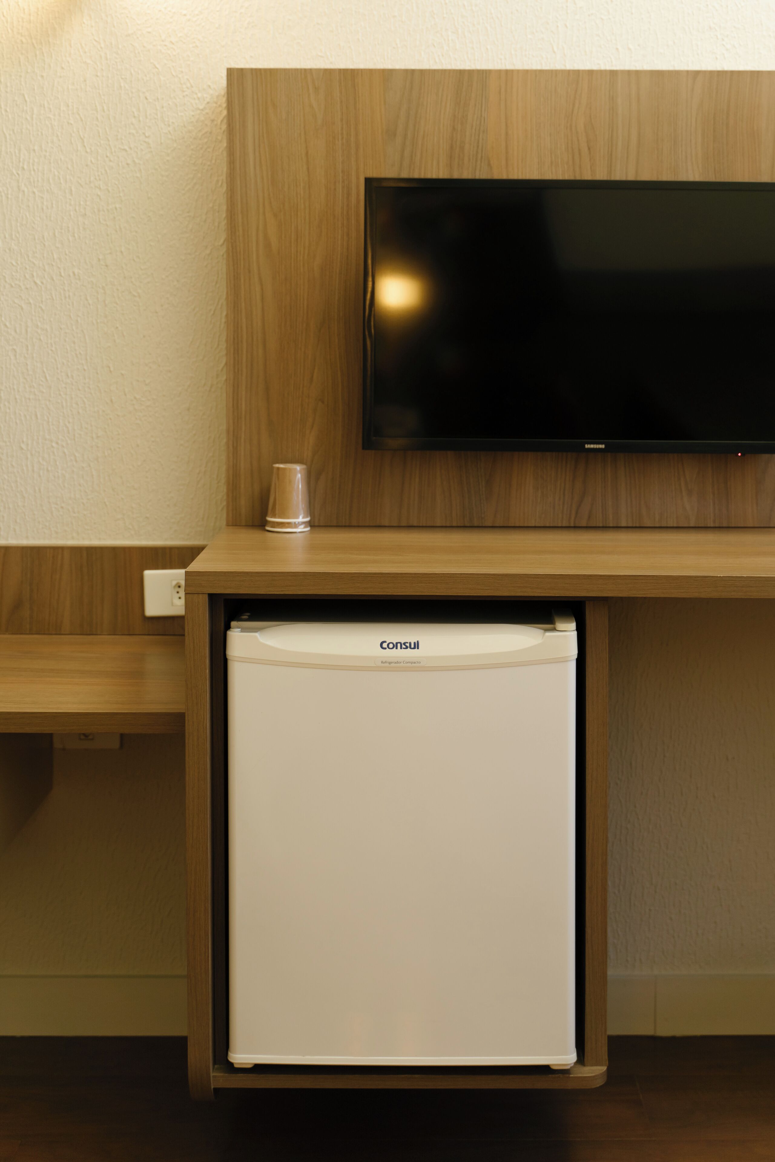 standard double room, 1 queen bed | 1 bedroom, minibar, in-room safe, desk