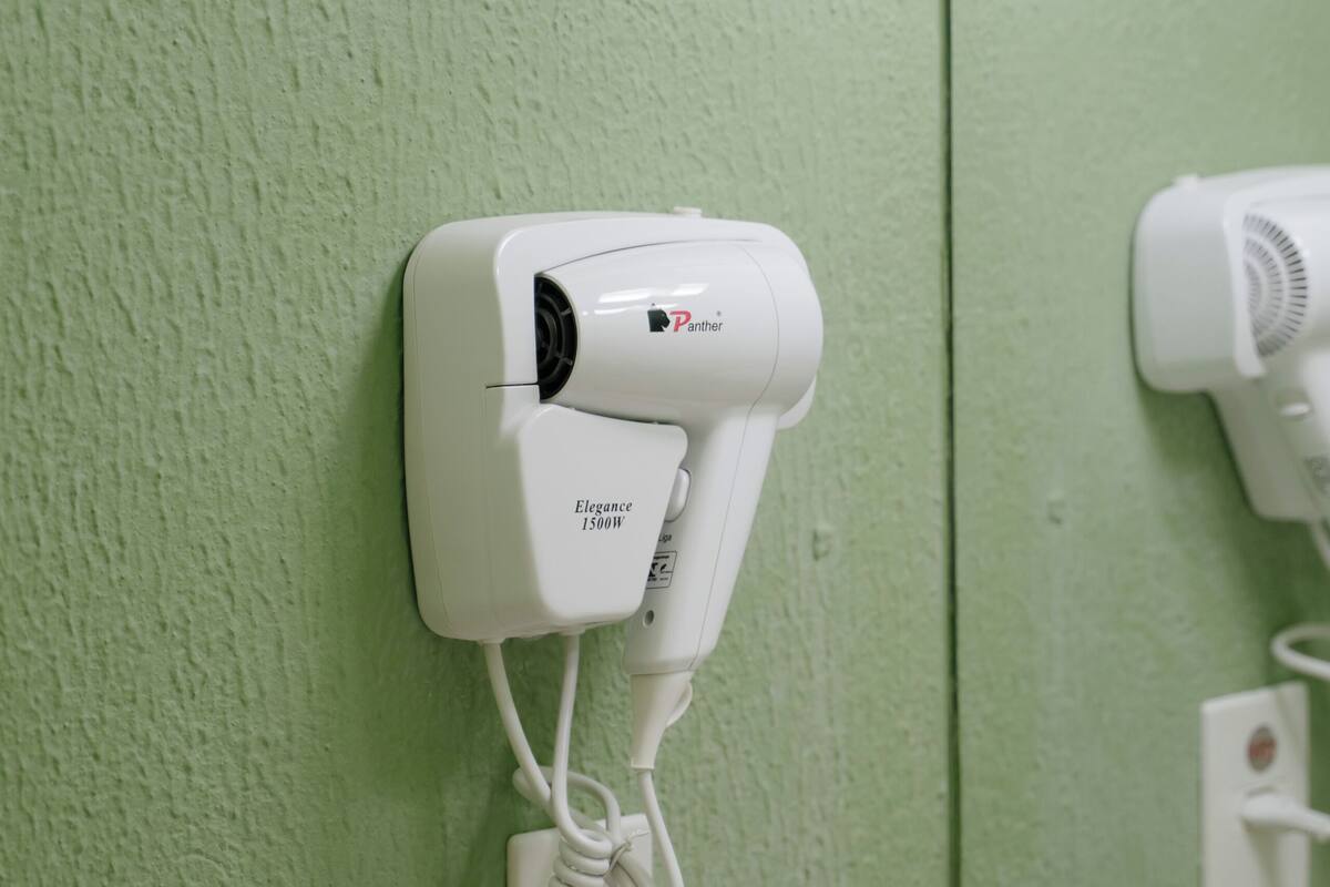 shower, rainfall showerhead, free toiletries, hair dryer