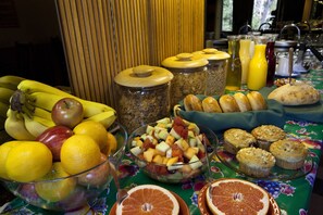 Free daily continental breakfast