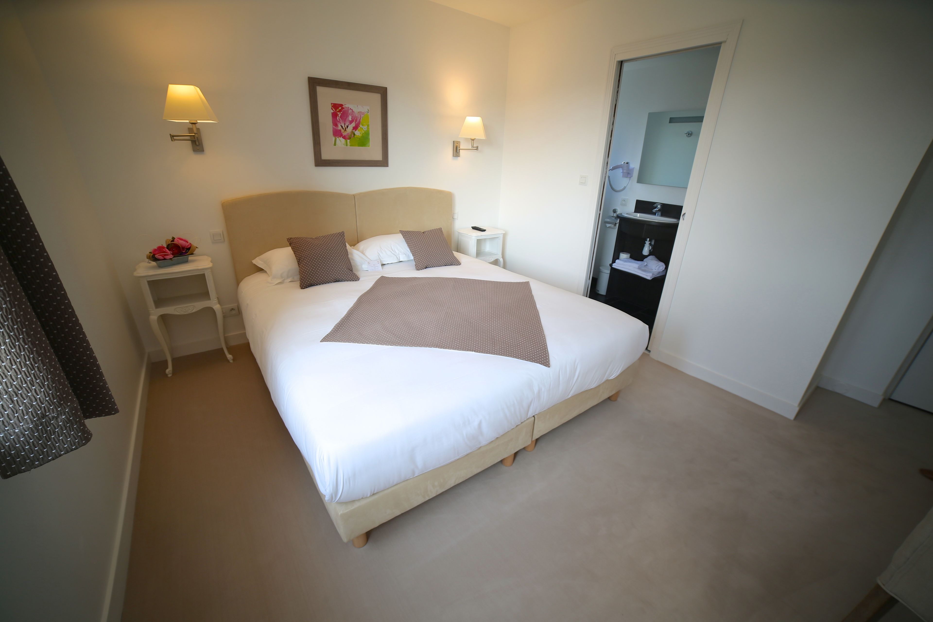 superior double room | premium bedding, down duvets, individually decorated, desk