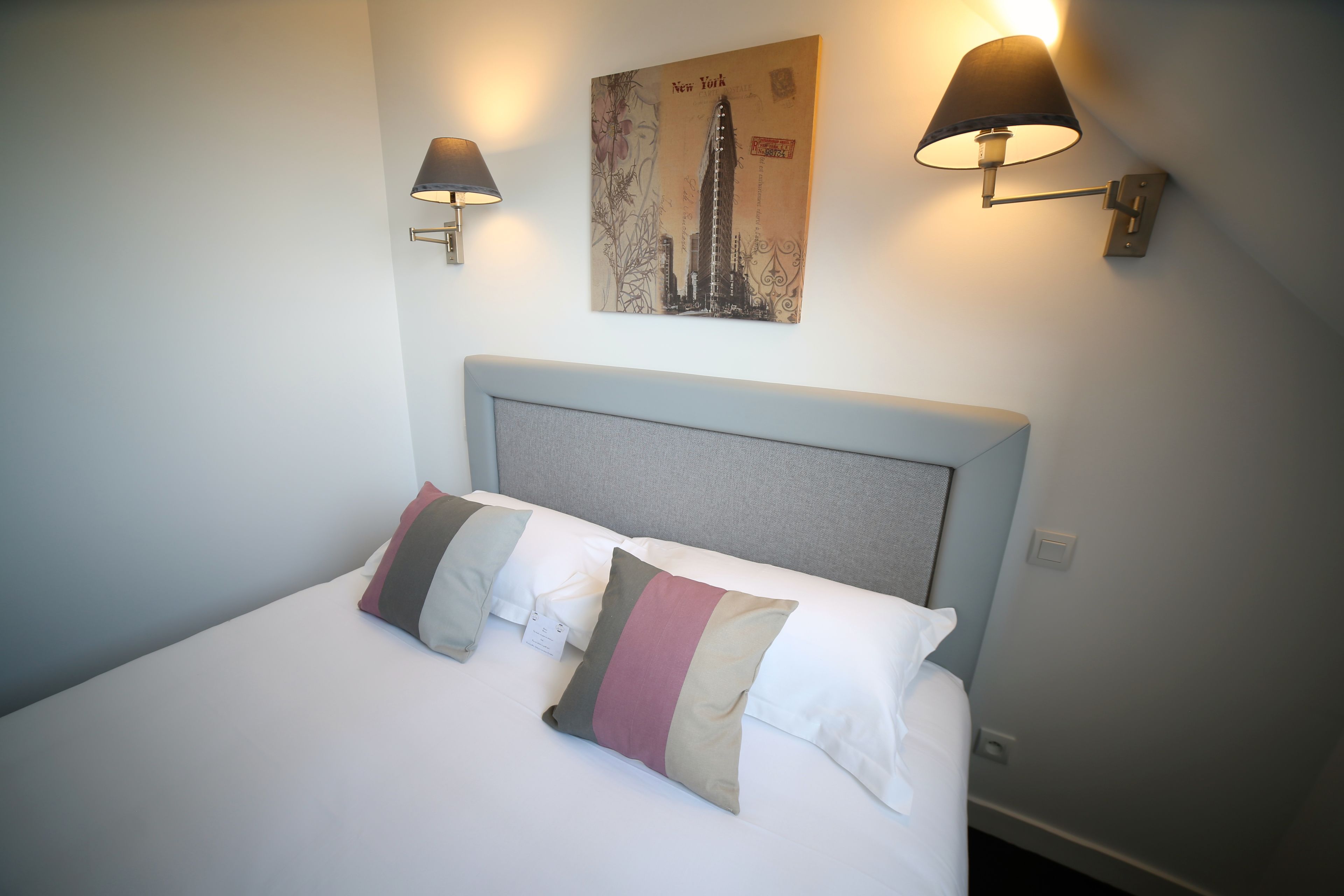standard double room | premium bedding, down duvets, individually decorated, desk