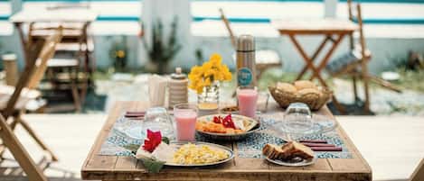 Free daily cooked-to-order breakfast