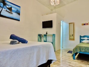 Màn/rèm cản sáng, bàn ủi/dụng cụ ủi quần áo