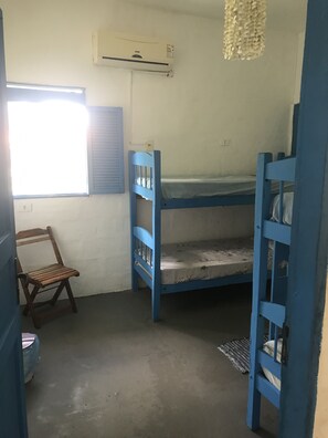 Phòng tập thể cơ bản | Màn/rèm cản sáng, bàn ủi/dụng cụ ủi quần áo