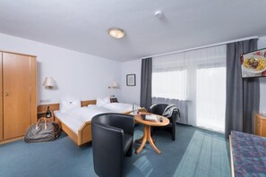 Coffres-forts dans les chambres, bureau, Wi-Fi gratuit, draps fournis