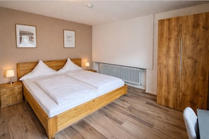Quarto casal | Cofres nos quartos, escrivaninha, Wi-Fi de cortesia, roupa de cama