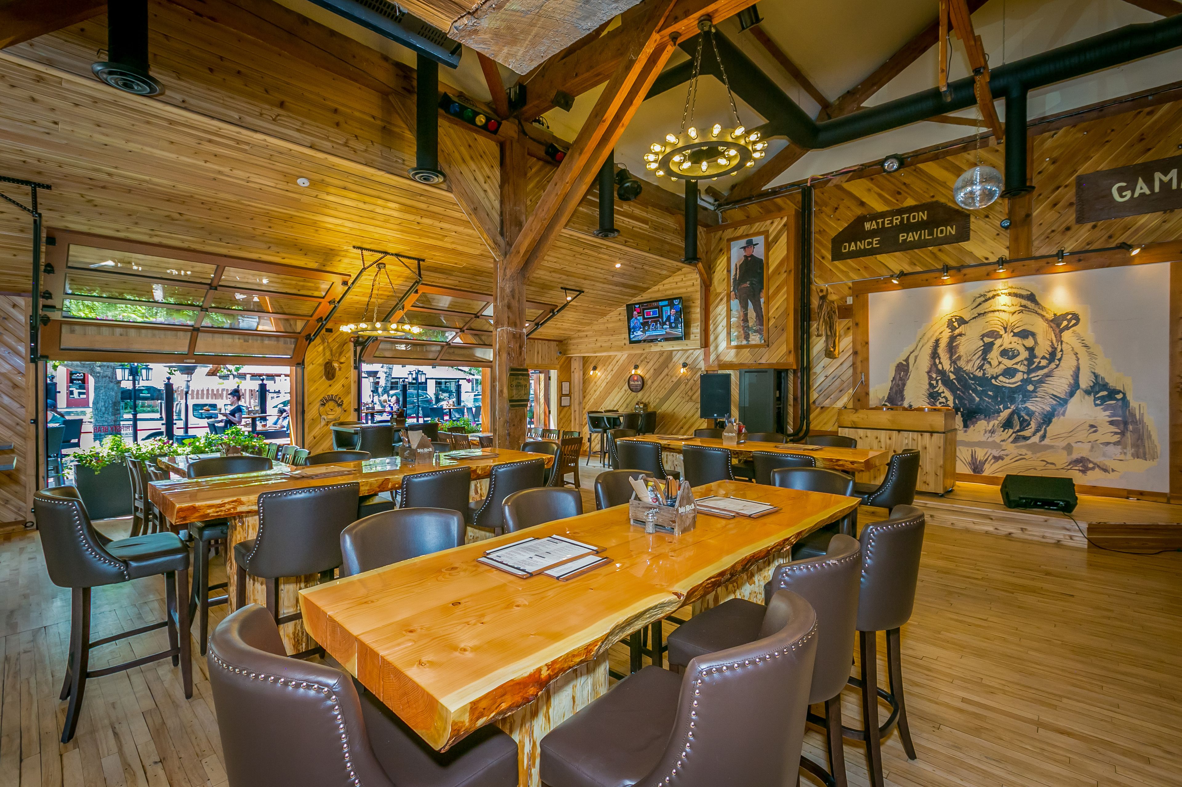 International cuisine, ocean views 