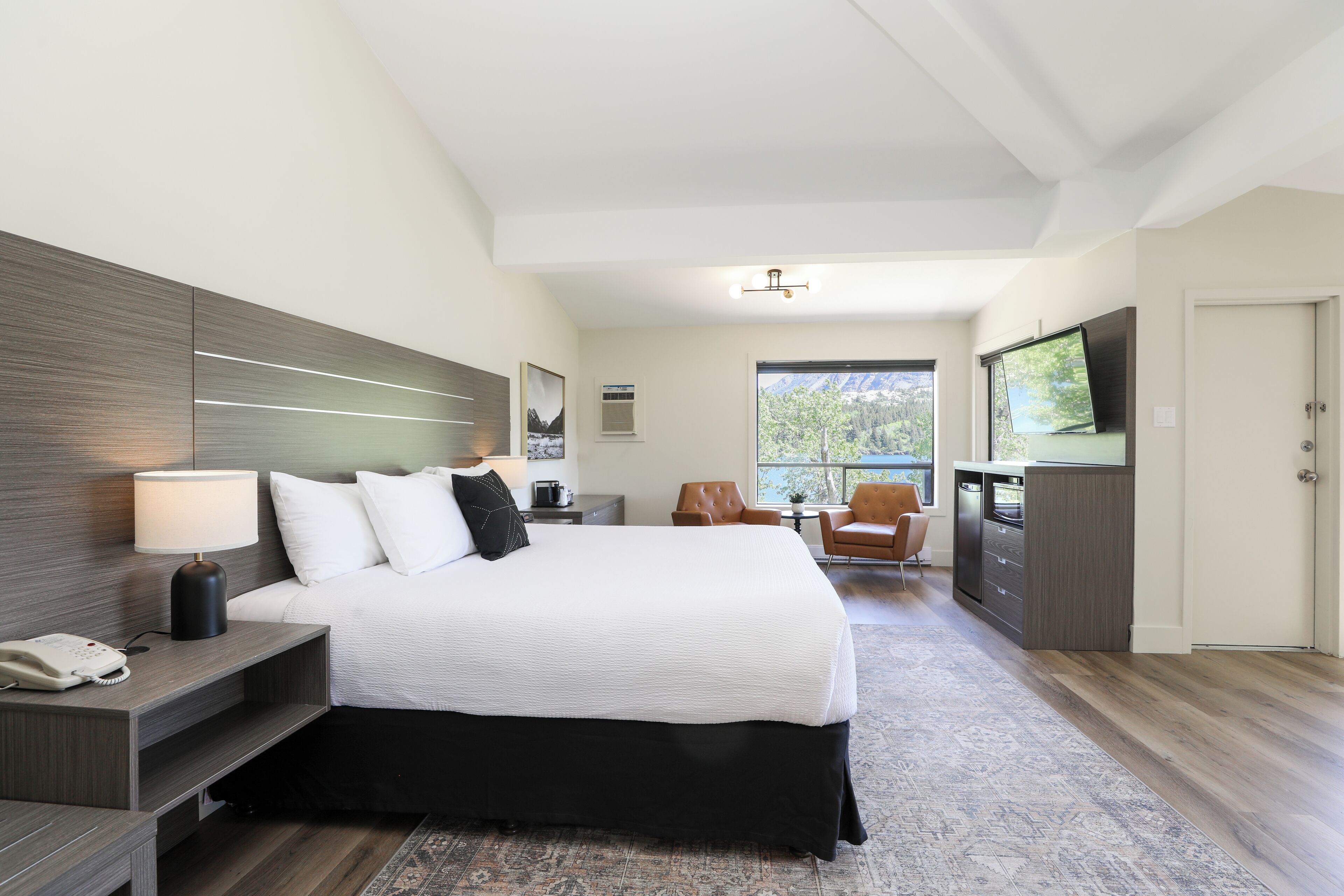 Suite romantique, 1 très grand lit (Lakefront) | Coffre-fort, bureau, système d’insonorisation, fer et planche à repasser