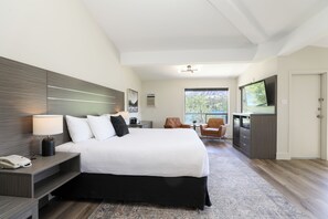 Romantic Suite, 1 King Bed, Lakefront | In-room safe, desk, soundproofing, iron/ironing board - Bayshore Inn & Spa (Waterton Park)