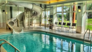 Indoor pool - Elk Ridge Resort (Waskesiu Lake)