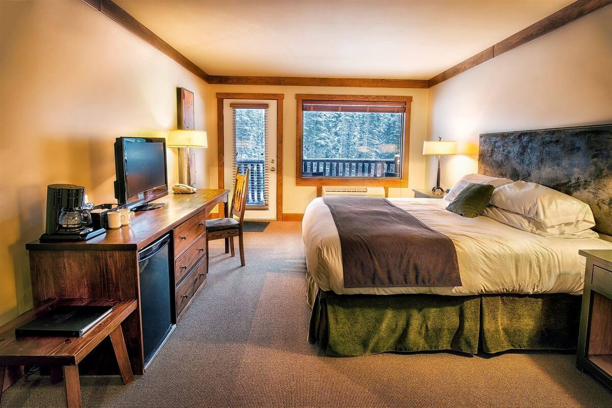 Standard Room | Desk, iron/ironing board, rollaway beds (surcharge)