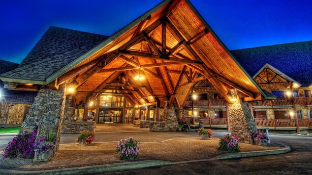 Front of property - evening/night - Elk Ridge Resort (Waskesiu Lake)