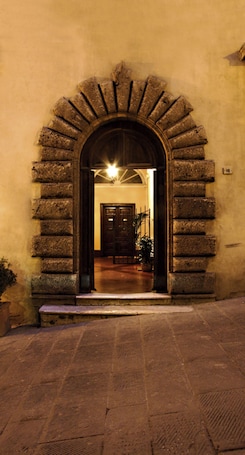 Property entrance. Residenza Fabroni