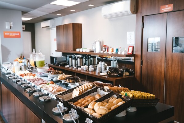 Daily buffet breakfast (BRL 0.01 per person)