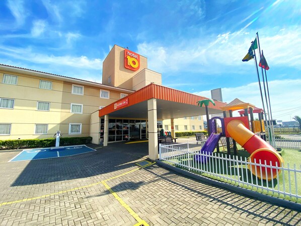 Mặt tiền nơi lưu trú