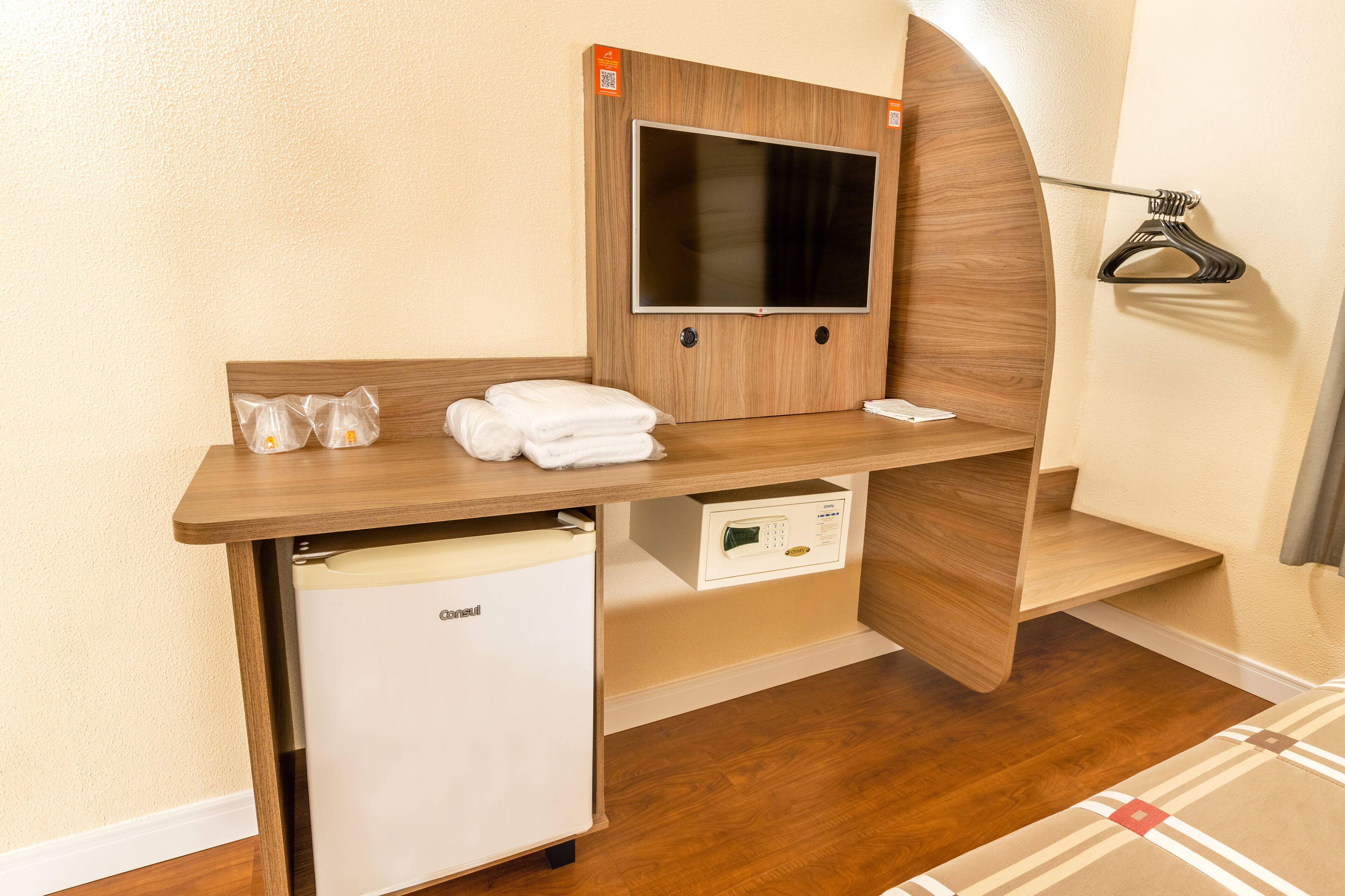 standard room, 1 double bed, accessible | minibar, in-room safe, desk, blackout curtains