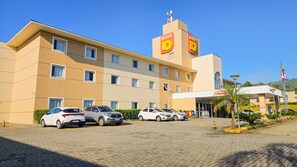 Fachada de la propiedad