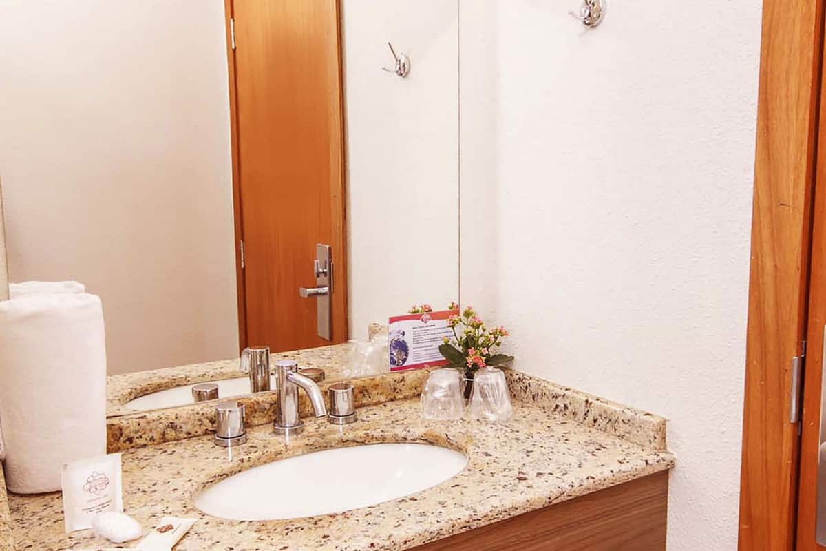 shower, free toiletries, towels