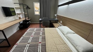 Kamar Standar, 1 Tempat Tidur Double | Minibar, brankas, meja kerja, dan kedap suara