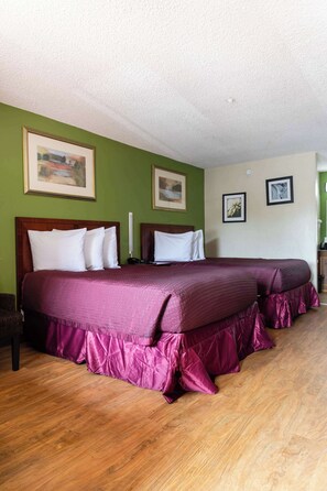 Desk, iron/ironing board, free WiFi, bed sheets - Country Hearth Inn & Suites Marietta (Marietta)