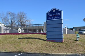 Exterior - Executive Inn and Suites Jackson (Jackson)