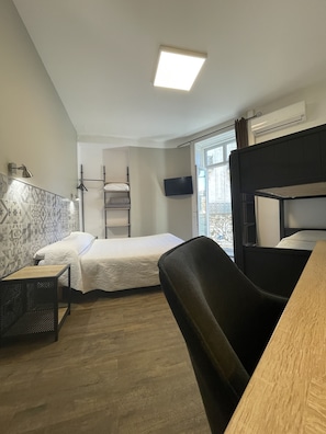 Phòng 4 | Két bảo mật tại phòng, trang trí khác biệt