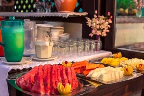 Free daily buffet breakfast - Porto Zarpa Hotel (Mata de São João)