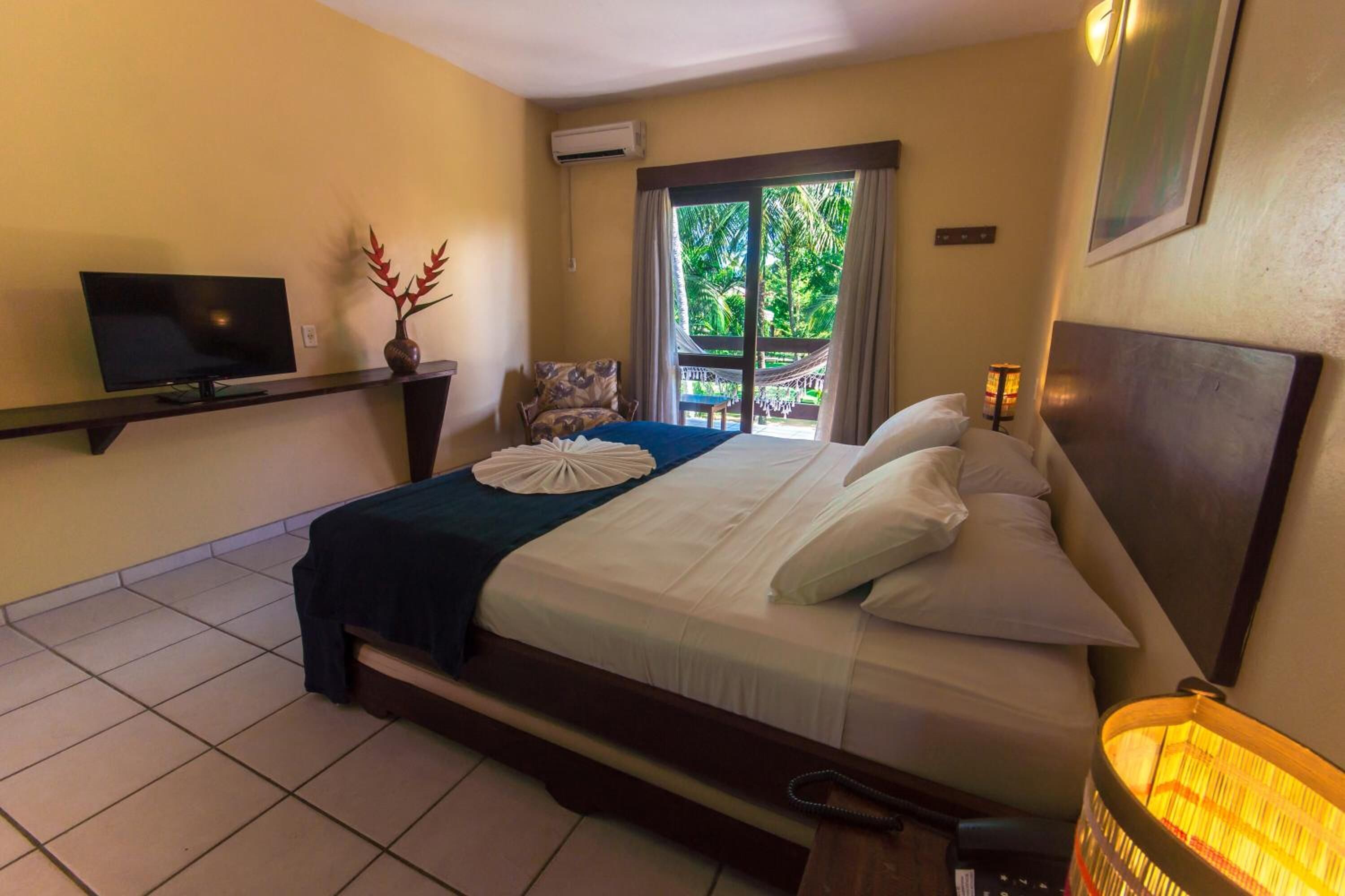 minibar, in-room safe, desk