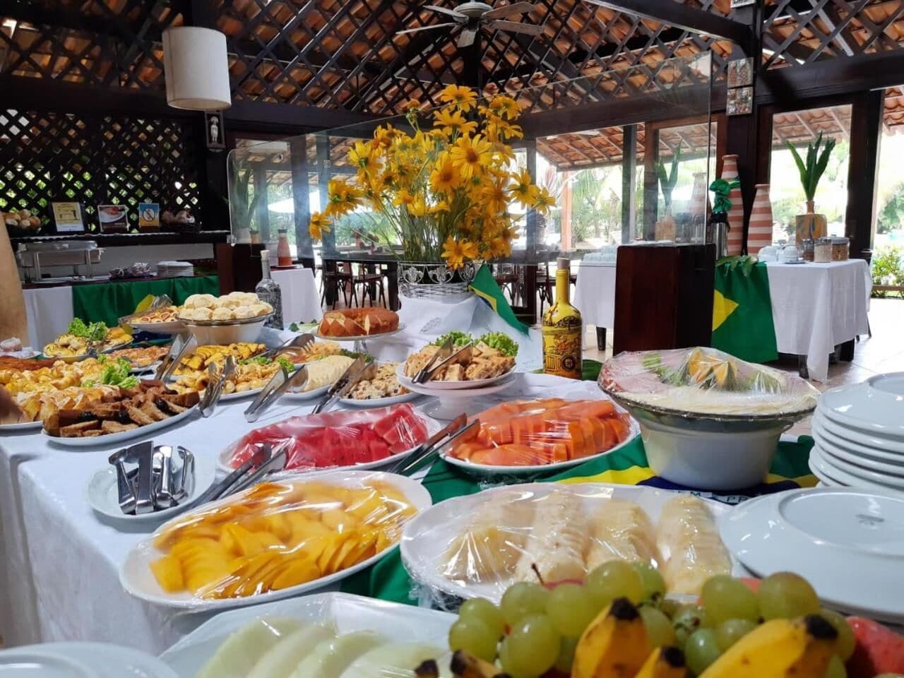 breakfast and lunch served, fusion cuisine