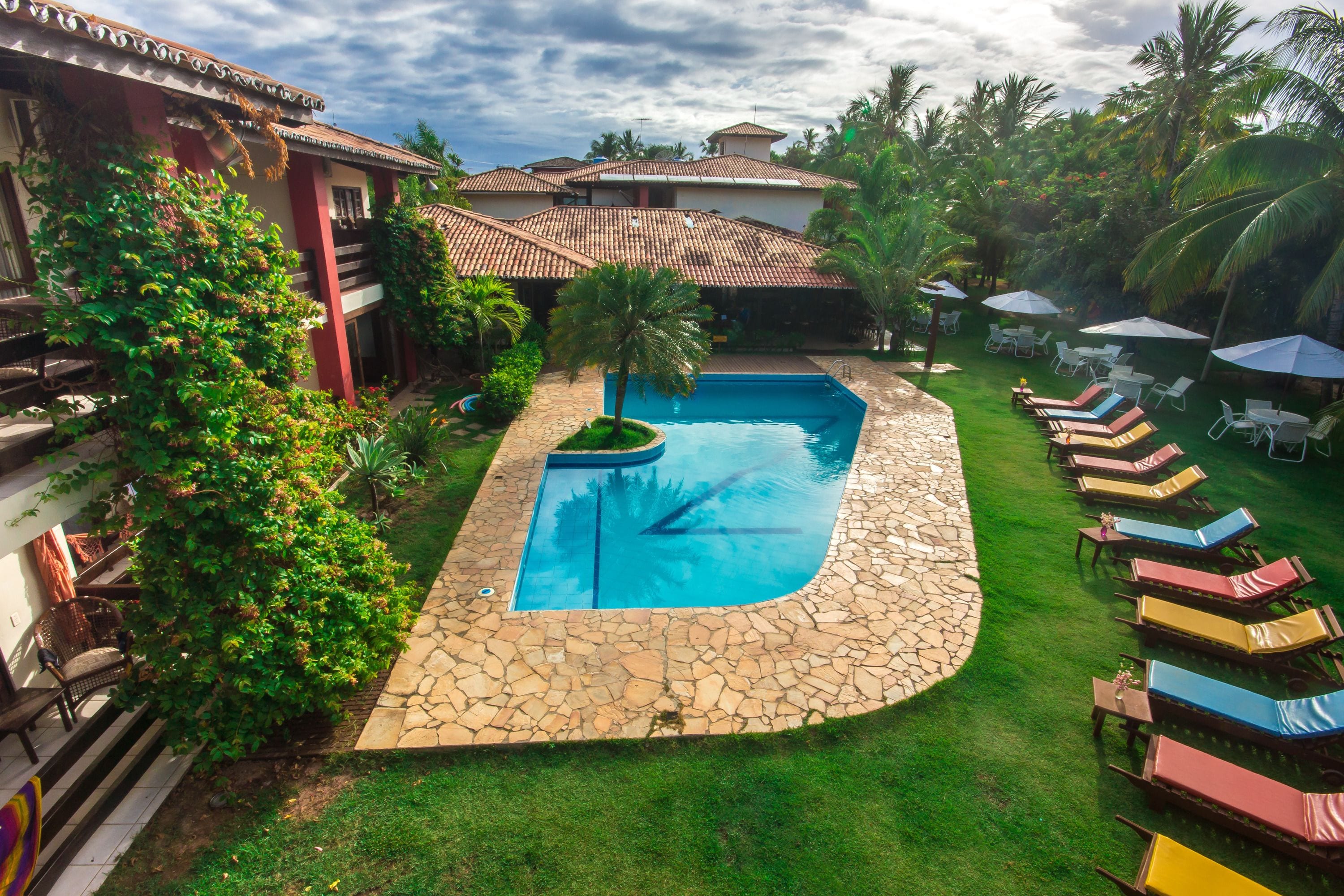 outdoor pool, pool loungers