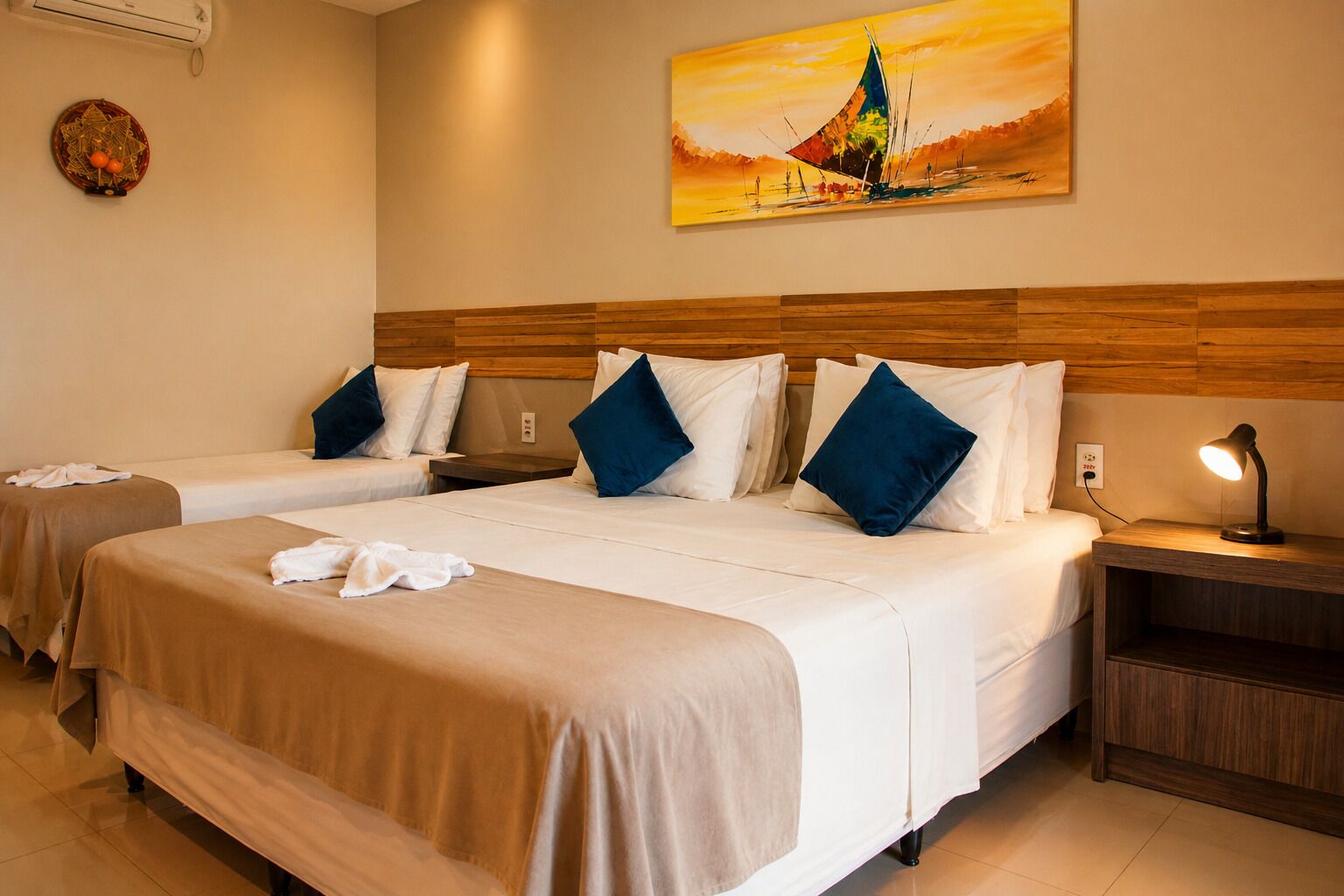 Apartamento superior, vista para o oceano | Roupas de cama premium, frigobar, individualmente decorados