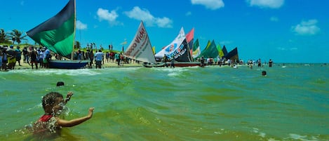 On the beach, free beach shuttle, beach towels, 2 beach bars