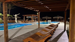 2 outdoor pools, open 10:00 AM to 6:00 PM, pool umbrellas, sun loungers - Pousada Jagatá (Tutóia)