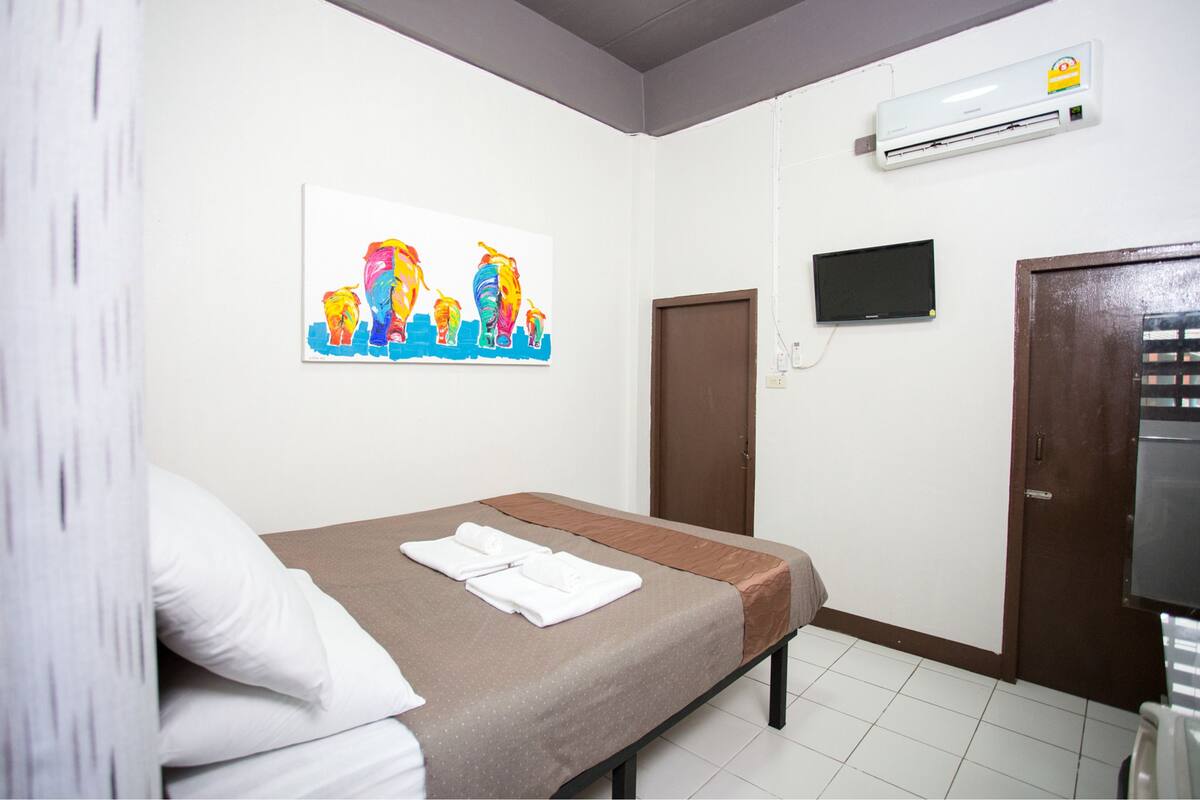 Premium bedding, desk, free WiFi, bed sheets