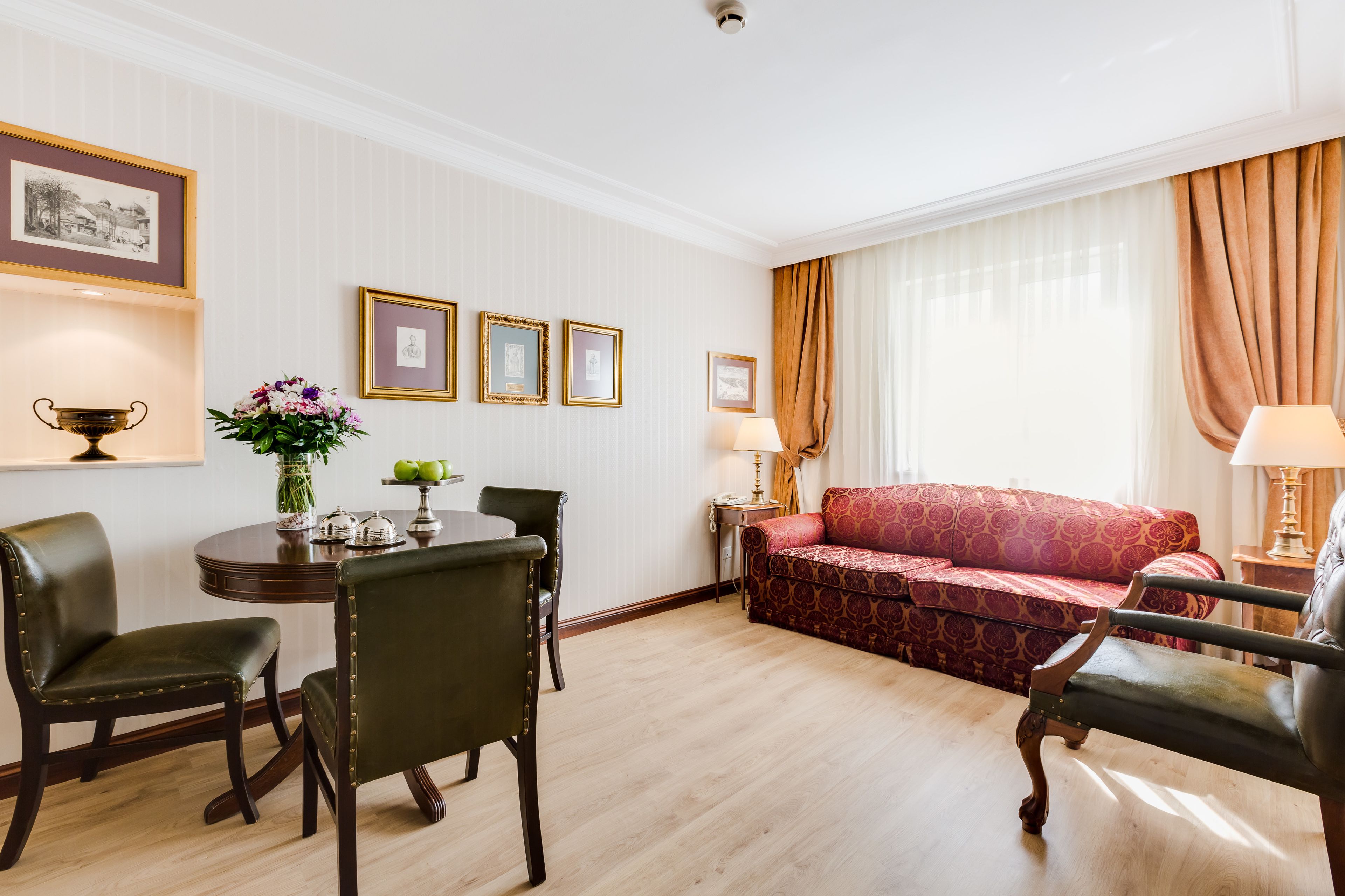 Suíte presidencial, 1 cama King, sauna seca | Área de estar | TV LCD