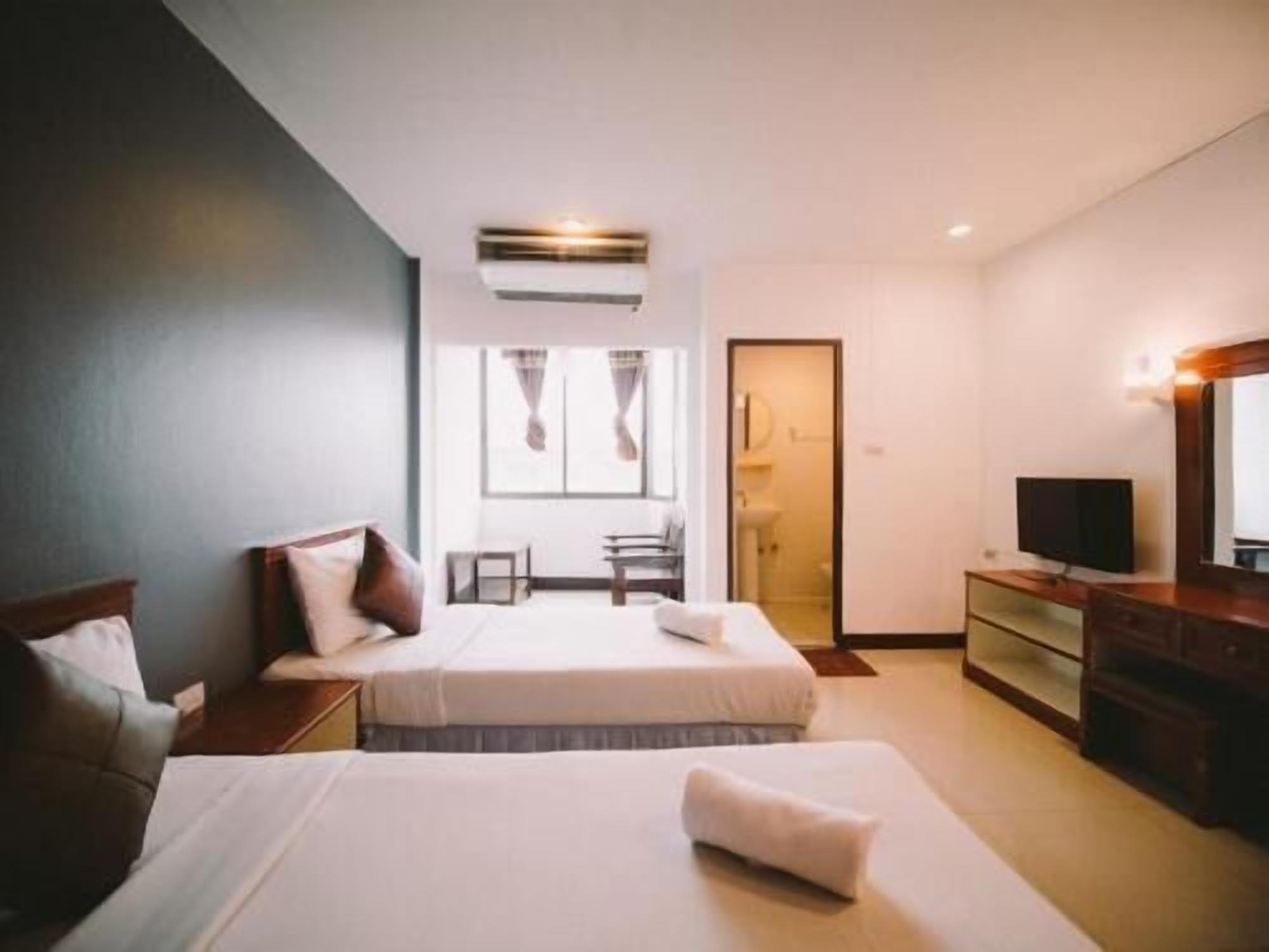 Blackout curtains, free WiFi, bed sheets
