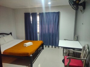 Cortinas blackout, wifi gratis y ropa de cama 