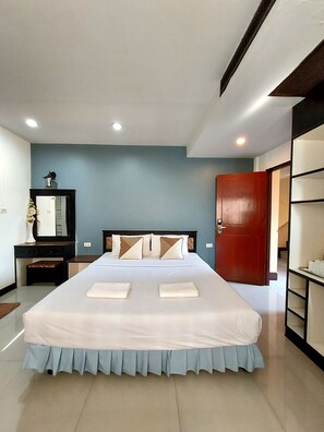 Deluxe Double Room with Balcony | Garden - Traveller Inn Hotel (Chiang Mai)