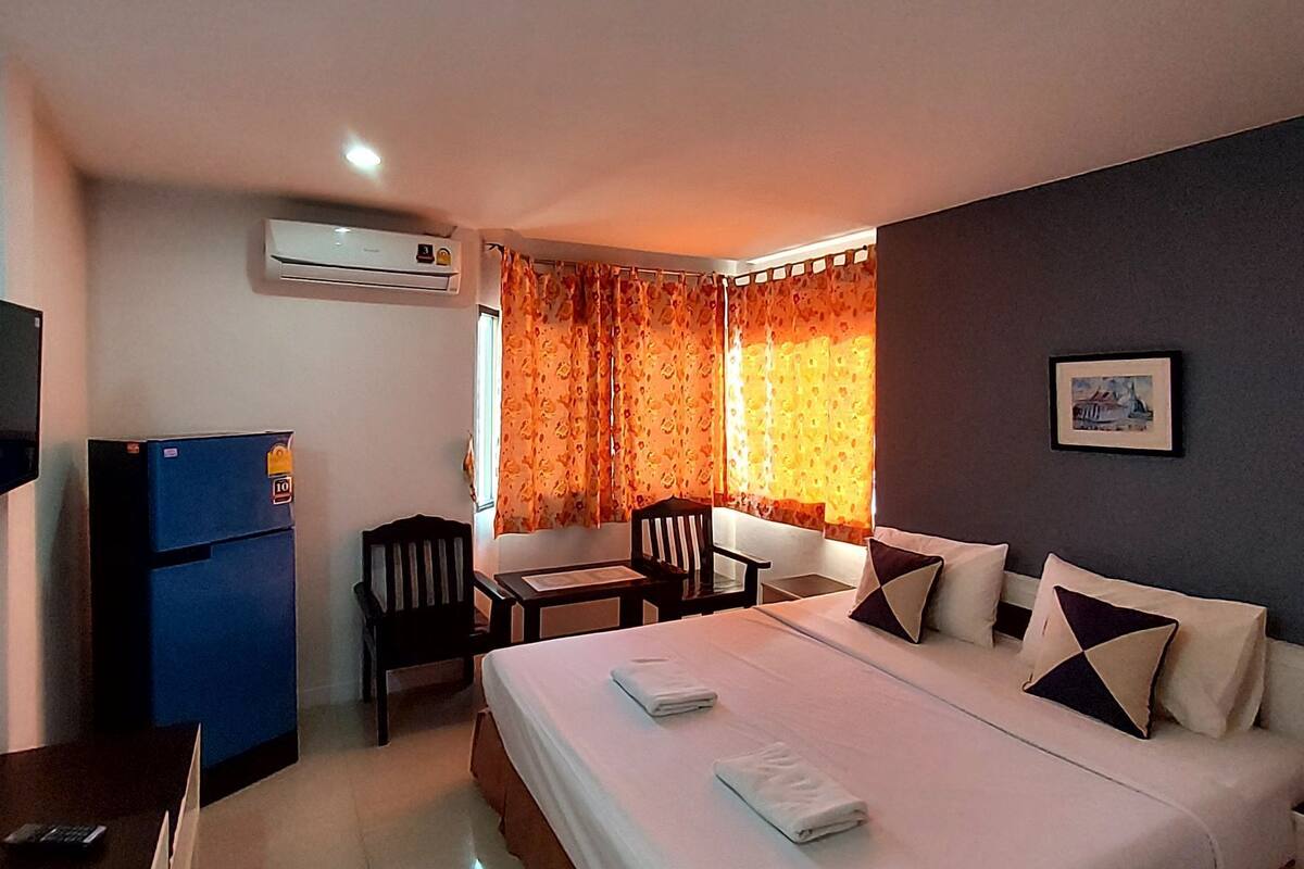 Deluxe Double or Twin Room | ستائر تعتيم وواي فاي مجانًا وملاءات أسرّة