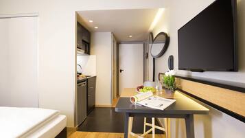 Hypo-allergenic bedding, in-room safe, desk, blackout drapes