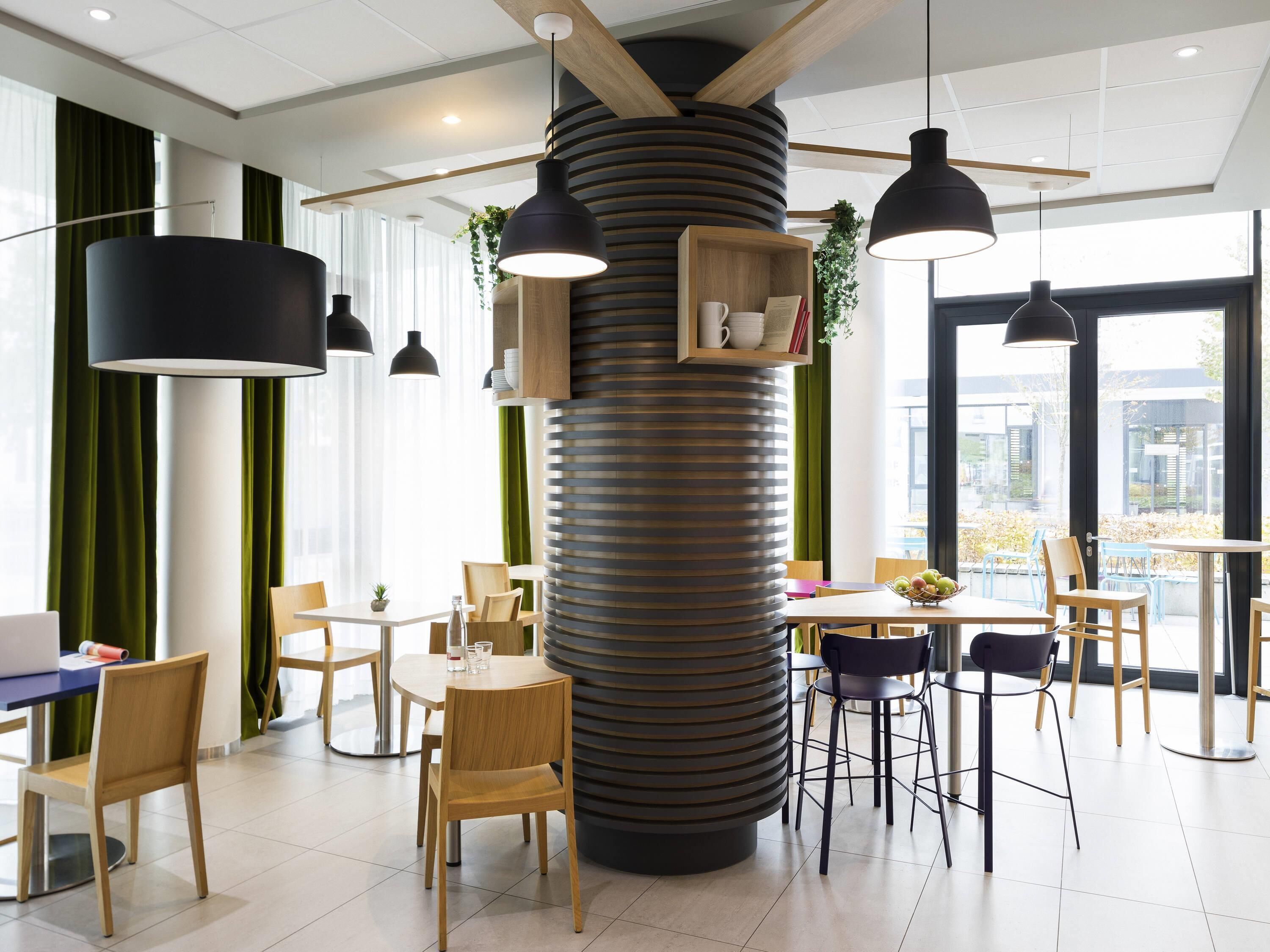 Desayuno buffet diario (EUR 18 por persona)